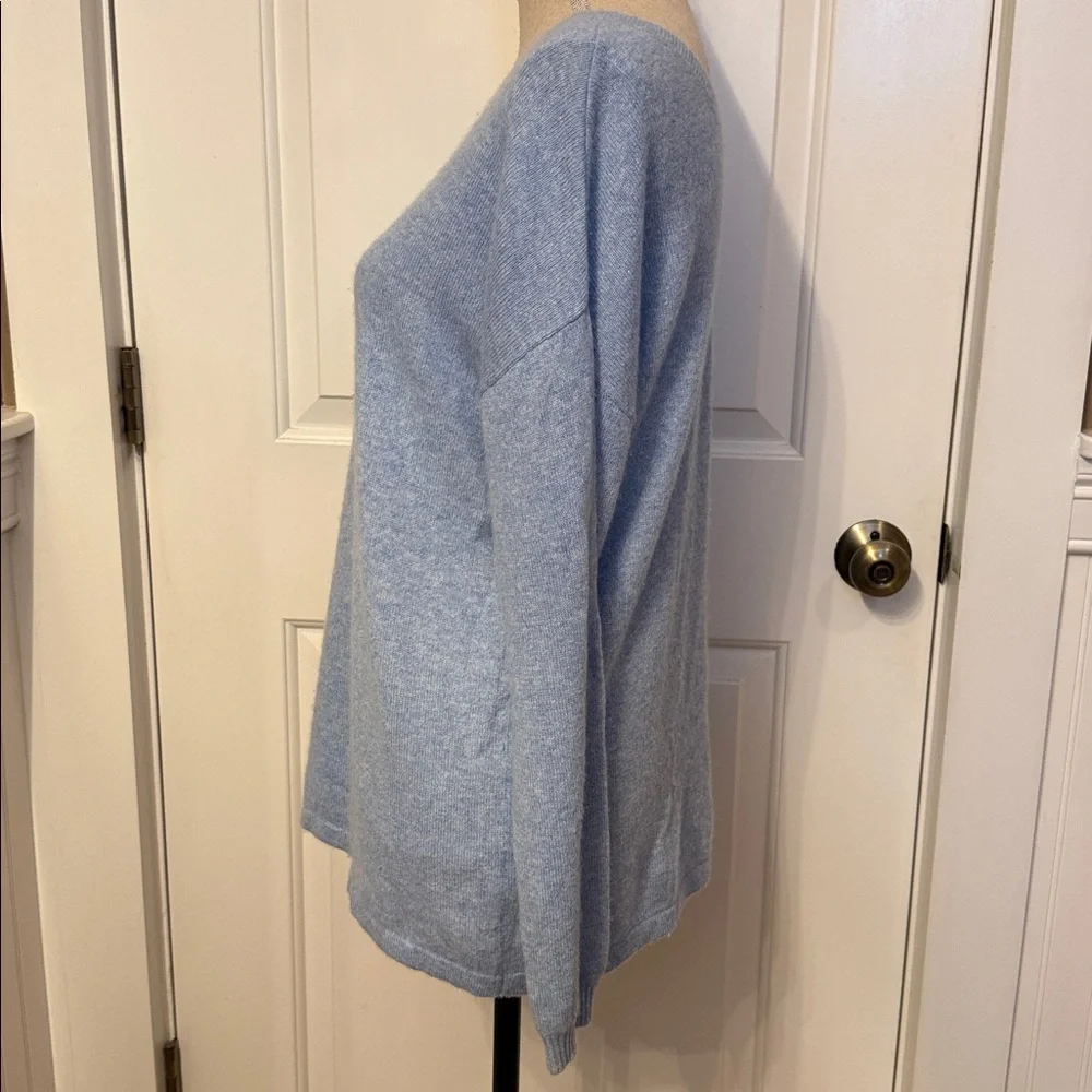 J. McLAUGHLIN SWEATER V-NECK & BACK LIGHT BLUE CASHMERE LONG SLEEVE SIZE S